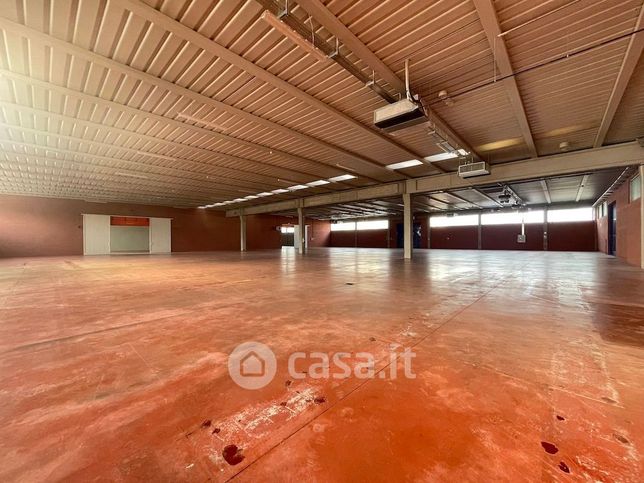 Capannone in commerciale in Via Gardesane 133