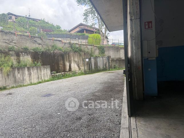 Capannone in commerciale in 