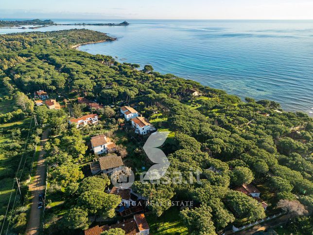 Casa bi/trifamiliare in residenziale in Strada del Pianeta Marte 22