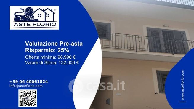Ufficio in commerciale in Via GiosuÃ¨ Carducci