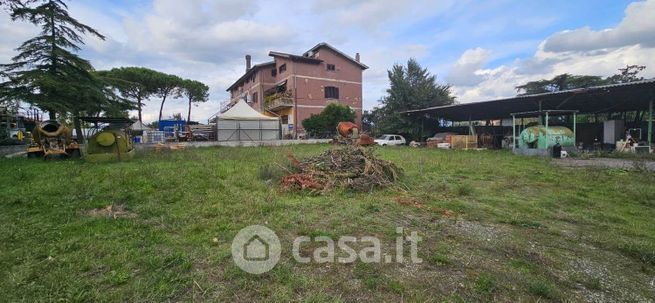 Terreno edificabile in residenziale in Via Tiberina