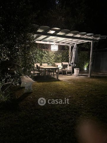 Casa bi/trifamiliare in residenziale in Via Corsica