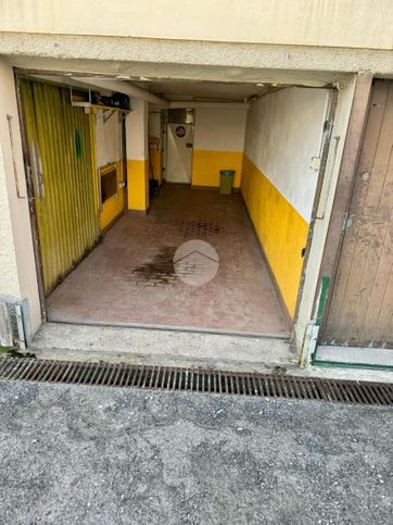 Garage/posto auto in residenziale in Via IV Novembre 32