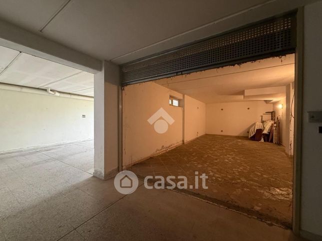 Box/posto auto in residenziale in Via Modugno 41