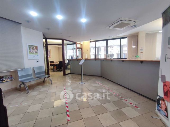 Ufficio in commerciale in Via Grande