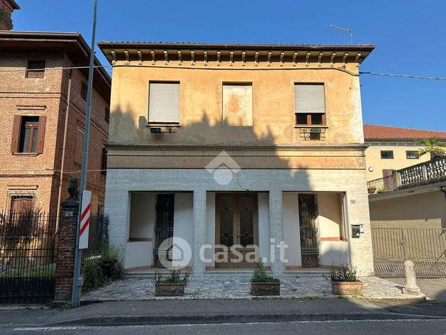 Villa in residenziale in Via Roma 12