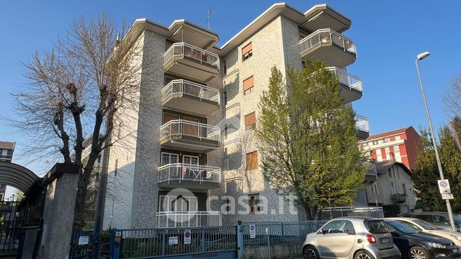 Box/posto auto in residenziale in Via Baranzate 1