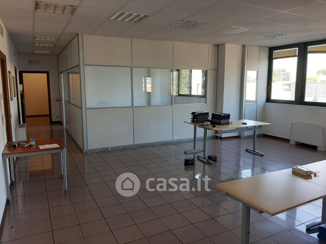 Ufficio in commerciale in Via G. Falcone