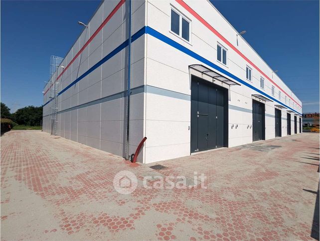 Capannone in commerciale in Viale delle Industrie