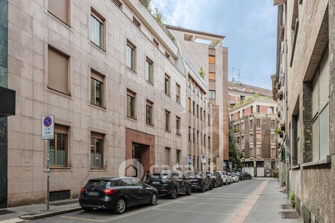 Ufficio in commerciale in Via Lentasio 9