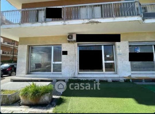 Box/posto auto in residenziale in Lungomare Colombo 82