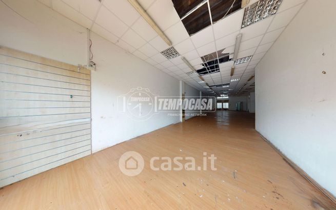 Capannone in commerciale in Via Salvatore Fitto 106