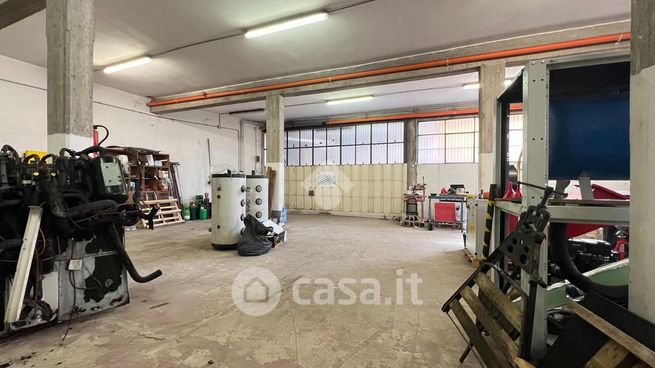 Capannone in commerciale in Via Monte Gran Sasso 19