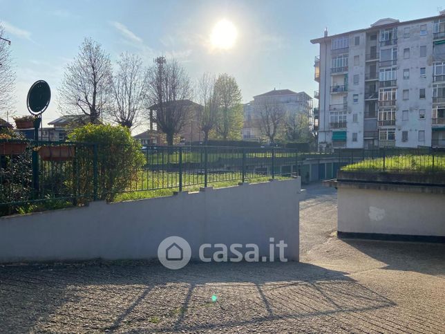 Box/posto auto in residenziale in Via Mirafiori 4