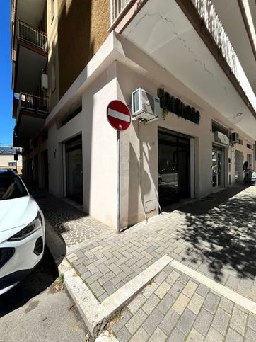 Negozio/locale commerciale in commerciale in 