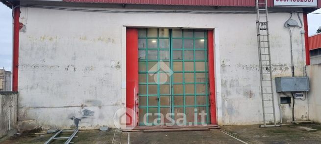 Garage/posto auto in residenziale in Viale Crotone 210