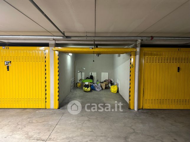 Box/posto auto in residenziale in Via Grazia Deledda 10