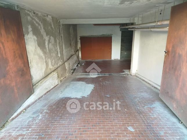 Box/posto auto in residenziale in Via L. Manara 69
