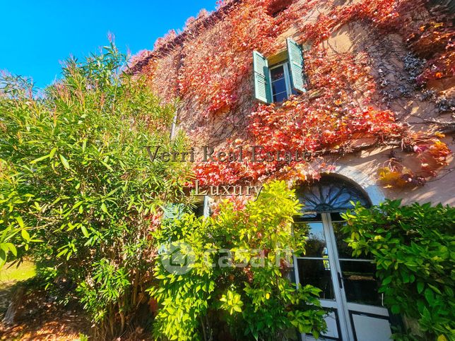 Villa in residenziale in 