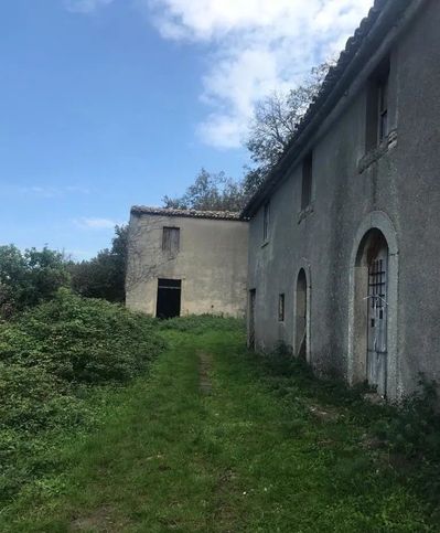 Capannone in commerciale in Contrada Ponte fraz Mangioliva