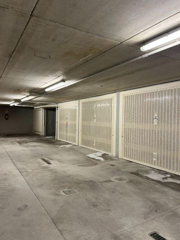 Box/posto auto in residenziale in Via G. Carducci