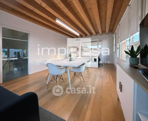 Ufficio in commerciale in Via Nazario Sauro