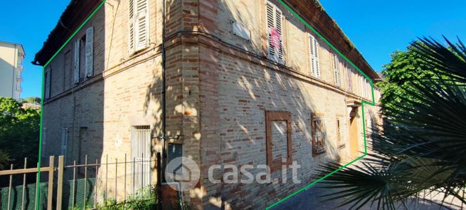 Casa indipendente in residenziale in Viale Roma 1