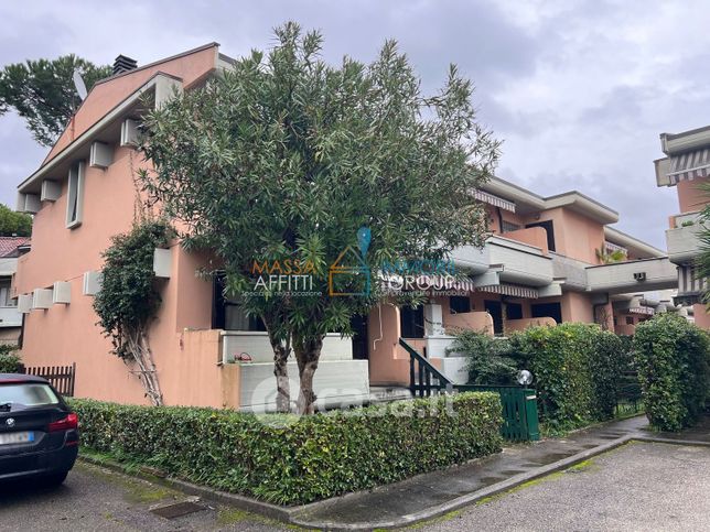 Villetta a schiera in residenziale in Via Gioacchino Rossini 14