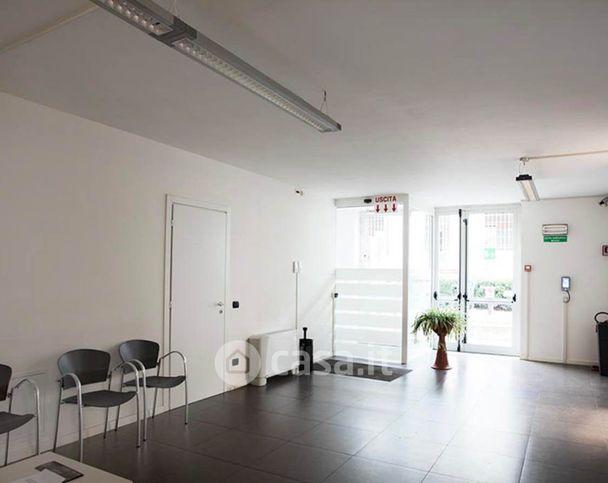 Ufficio in commerciale in Viale Antonio Fratti