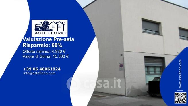 Box/posto auto in residenziale in Via Galileo Galilei 3
