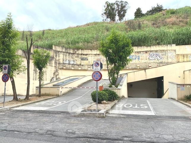 Garage/posto auto in residenziale in Via Pietro de Cristofaro 59