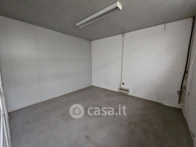 Capannone in commerciale in Via Ludovico Ariosto