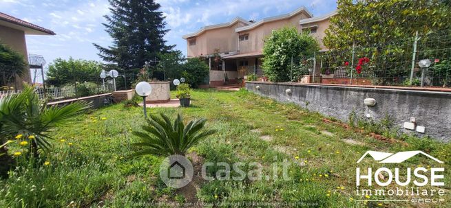 Casa bi/trifamiliare in residenziale in 
