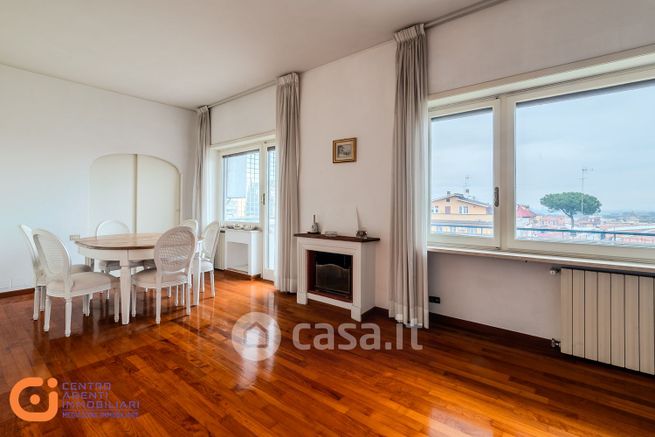 Appartamento in residenziale in Via Cassia 858