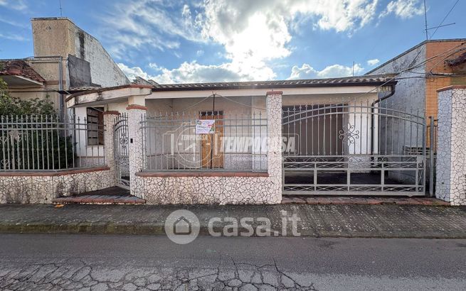 Casa indipendente in residenziale in Via dell' Agricoltura 89