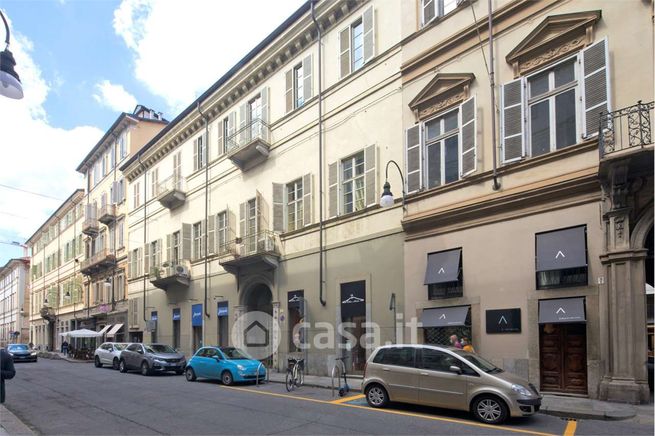 Box/posto auto in residenziale in Via Maria Vittoria 15