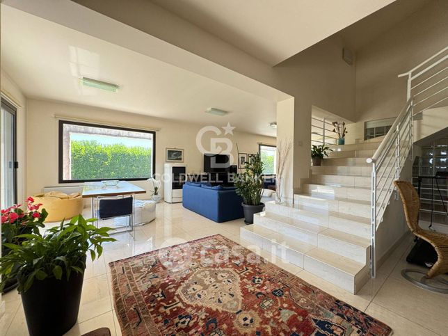 Villa in residenziale in Via Salvatore Occhipinti 22