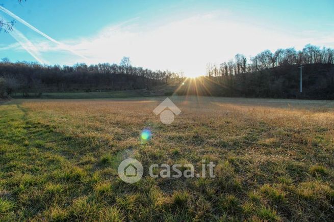 Terreno agricolo in commerciale in Via Fienile