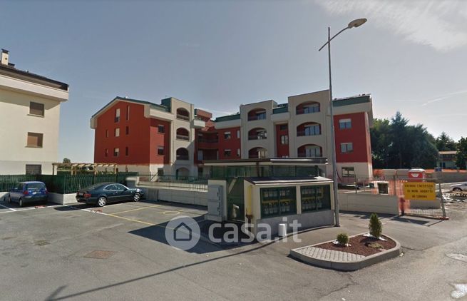 Box/posto auto in residenziale in Via Pietro Nenni 3 /D