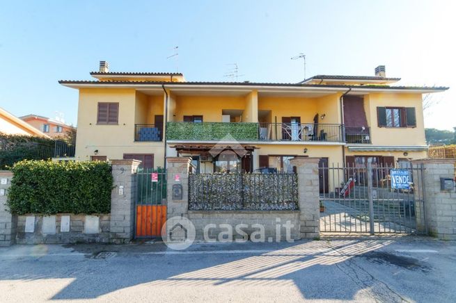 Villetta a schiera in residenziale in Via delle Begonie 9