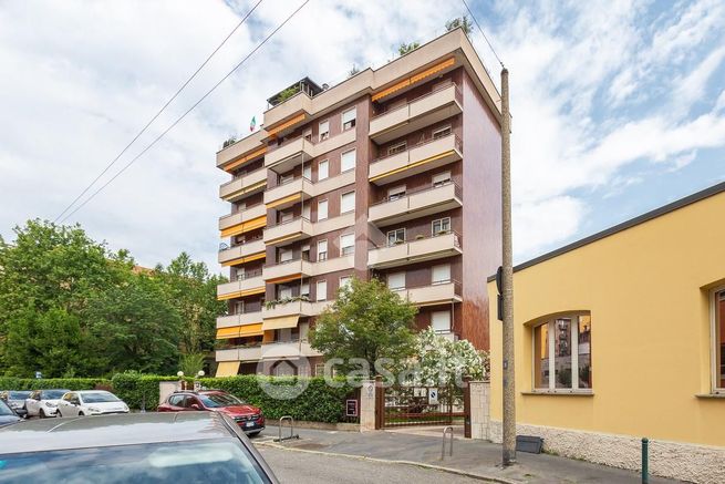 Garage/posto auto in residenziale in Via Salvator Rosa 18