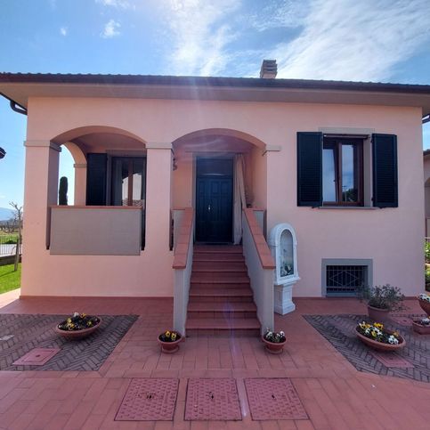 Casa indipendente in residenziale in Strada Provinciale dello Spicchio