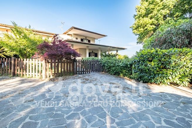 Villa in residenziale in Via del Capoverde 16