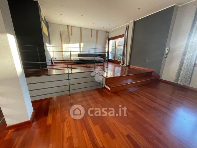 Casa bi/trifamiliare in residenziale in 