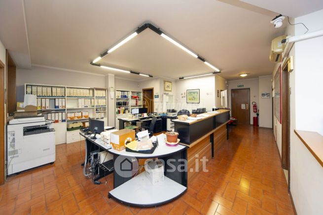 Ufficio in commerciale in Via Angelo Blasi 32
