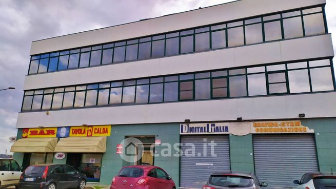 Ufficio in commerciale in Via delle Casermette