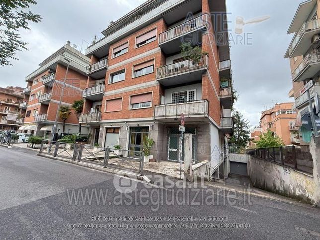 Box/posto auto in residenziale in Via del Casaletto 57