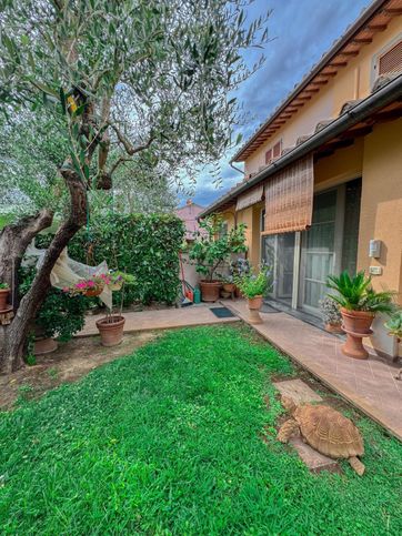 Rustico/casale in residenziale in Via di Tolone