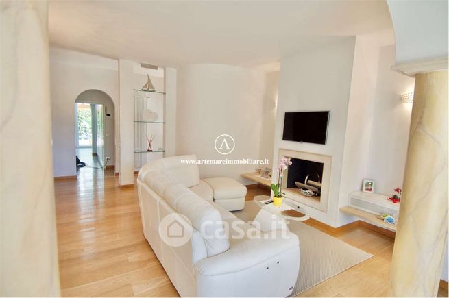 Villa in residenziale in Via Salvador Allende