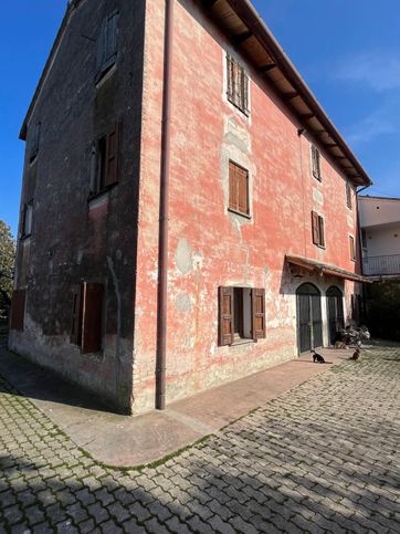 Casa indipendente in residenziale in Via Santa Chiara 8